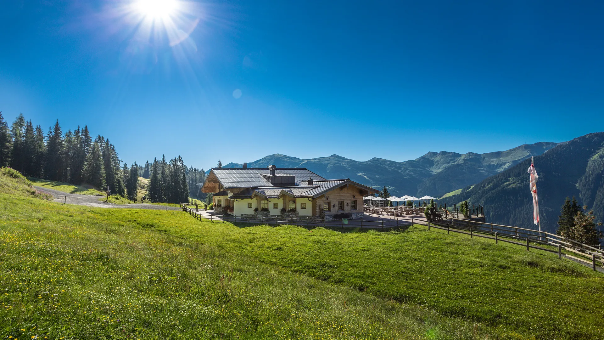 Die Rosswaldhütte im Sommer