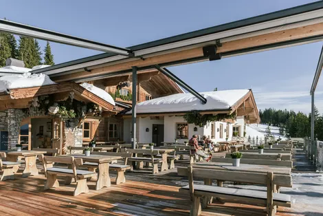 Hüttenbesuch im Winter in Saalbach Hinterglemm